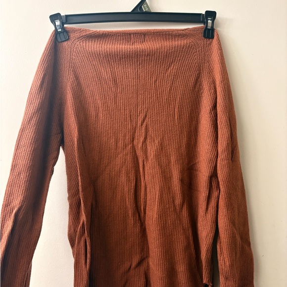 Rust V-Neck Ribbed Sweater - Picture 2 of 2